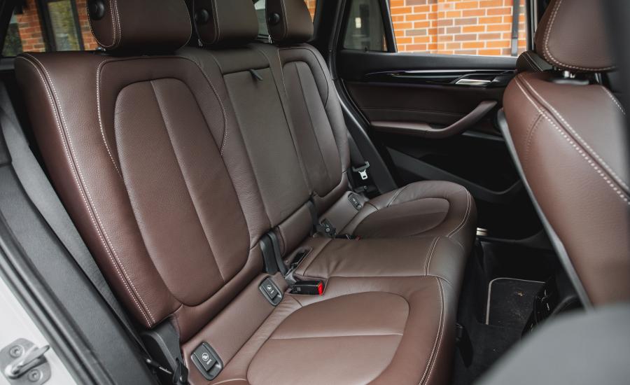 Интерьер BMW X1 xDrive28i xLine (F48) 2019 года  (NA) (фото 9 из 11)